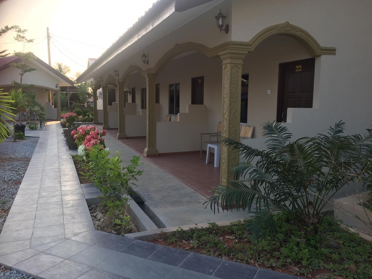 Dhania Cenang Beach Motel Pantai Cenang  Exterior photo
